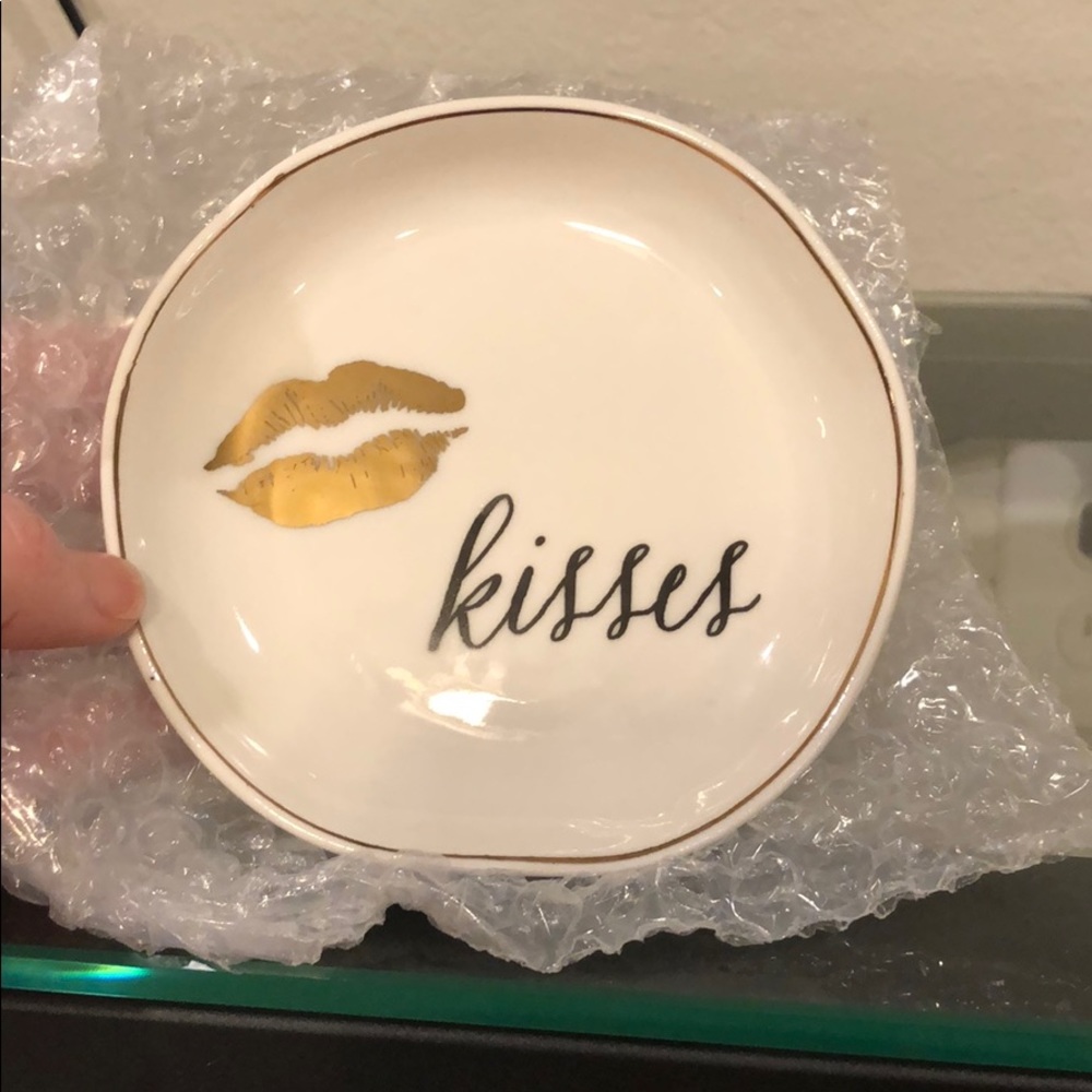 Kate Aspen “Kisses” Ceramic Ring Dish- NIB